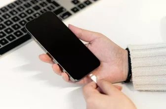 ¿Qué hacer si tu teléfono no se carga correctamente?